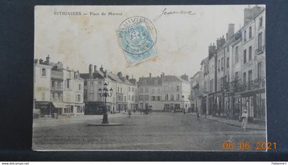 CPA - Pithiviers - Place du Martroi