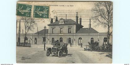 Dép 45 - Voitures - Automobile - Chemins de fer - Gares - Pithiviers - La gare - état