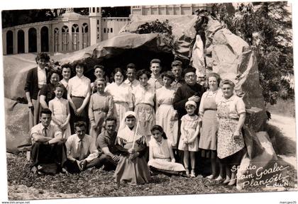 22 plancoët cliché format cpa le curé et jeunes devant une représentation de la grotte de lourdes studio alain goalec