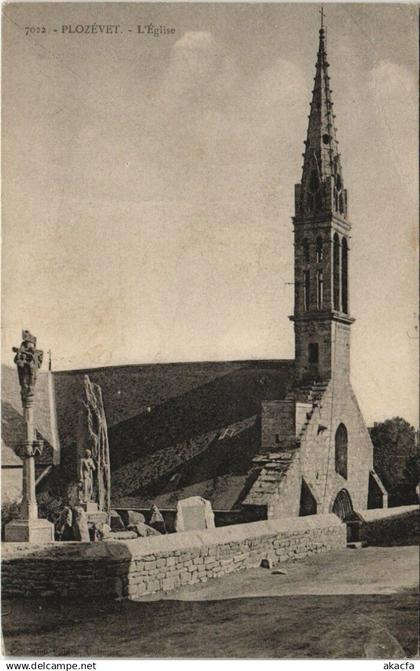 CPA PLOZEVET Eglise (143725)