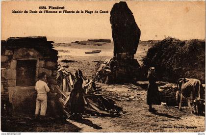 CPA Plozevet - Menhir du Droit de l'Homme et l'Entree de la Plage (1033230)