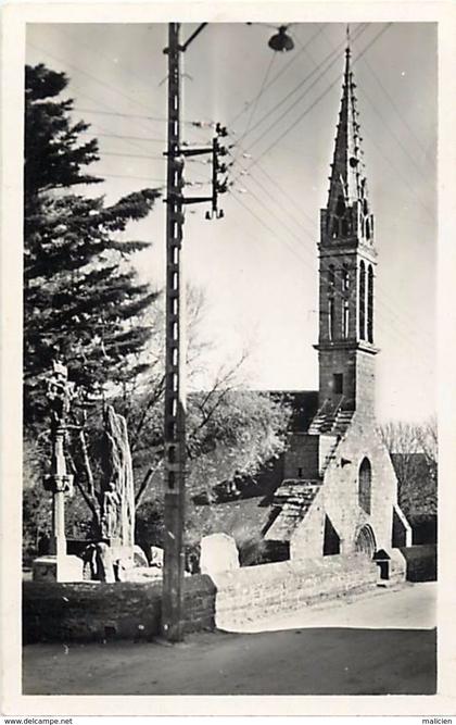 - depts div.-ref-TT169- finistere - plozevet - son eglise et monument aux morts - monuments aux morts -