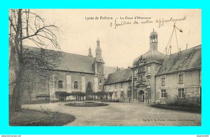 a896 / 371 86 - POITIERS LycÃ©e de Poitiers Cour d'Honneur