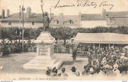 POITIERS : LA STATUE DE LA LIBERTE