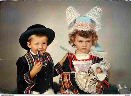 29 - Pont Aven - Enfants en costumes de Pont Aven - Coiffes - Pipe - Poupées - Voir Scans Recto Verso