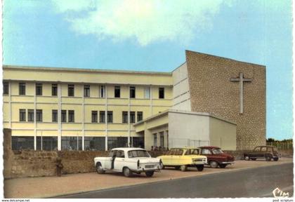 Pont l'Abbé d'Arnoult l'école st Louis - Renault 4 - Ami - Peugeot