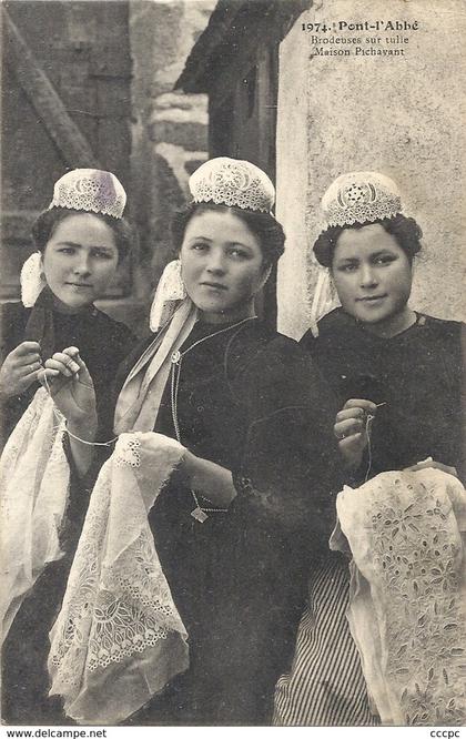 CPA Pont-L'Abbé Brodeuses sur Tulle Maison Pichavant