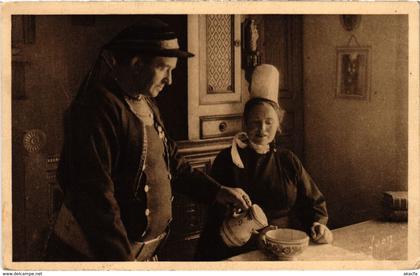 CPA Pont l'Abbe- Interieur Breton FRANCE (1026477)