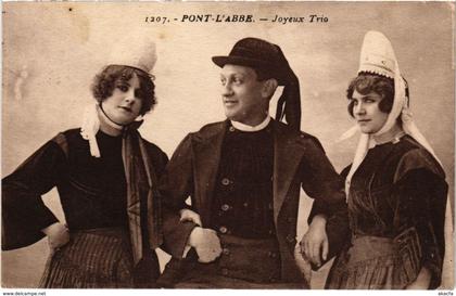 CPA Pont l'Abbe- Joyeux trio FRANCE (1026475)