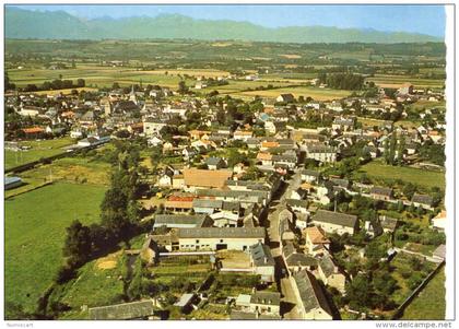 Pontacq.. belle vue aérienne du village