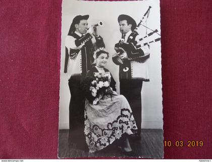 CPSM - Groupe folklorique Kerlenn-Pondi - Costumes de Pontivy