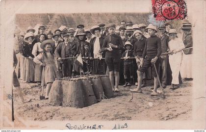 PORNICHET CARTE PHOTO 1909 CHATEAU DE SABLE