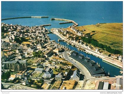 Port-en-Bessin-Huppain... belle vue aérienne de la ville les Bassins