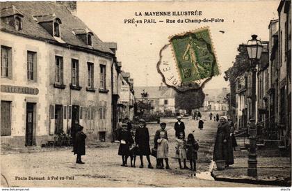 CPA PRÉ-en-PAIL - Rue du Champ-de-Foire (192671)