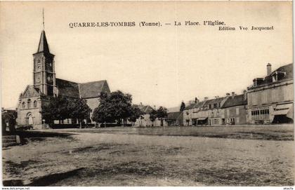 CPA Quarre-les-Tombes - La Place - L'Eglise FRANCE (960785)