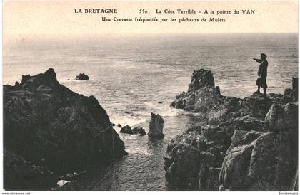 CPA-Carte Postale France  Cléden-Cap-Sizun Pointe du Van Crevasse fréquentée par les pêcheurs de mulets  VM55993ok