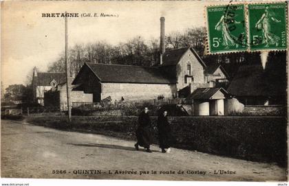 CPA QUINTIN L'Arrivée par la route de Corlay (988948)