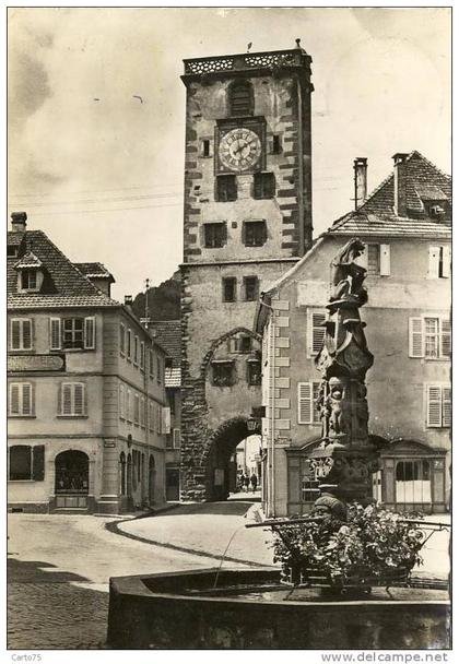 Ribeauvillé 68 - Place Horloge Fontaine