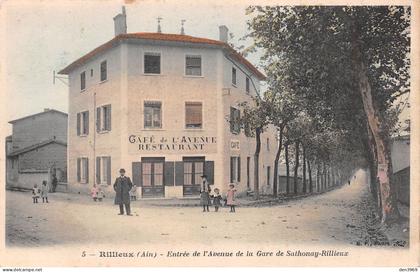 RILLIEUX-la-Pape (Rhône) - Entrée de l'Avenue de la Gare de Sathonay-Rillieux - Café-Restaurant - Voyagé 1906 (2 scans)