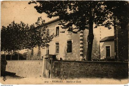 CPA RIORGES - Mairie et École (578642)