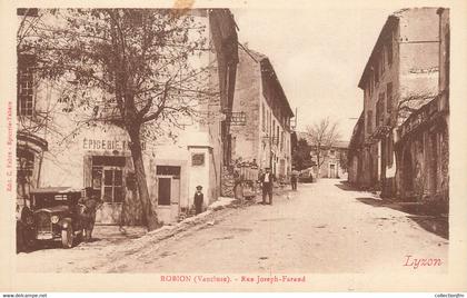 .CPA   FRANCE 84 "Robion, Rue Joseph Faraud"