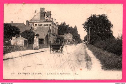 Environs de Tours - La Route de Rochecorbon - Devant Café de Rochecorbon - Calèche - Animée - LL - 1906