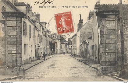 CPA Rozay-en-Brie Porte et Rue de Rome