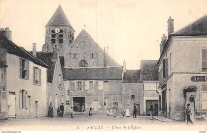 23-922 : SACLAY. PLACE DE L'EGLISE