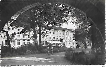 CPSM Saint-Amand-les-Eaux Hôtel des Thermes Vue de la sourée