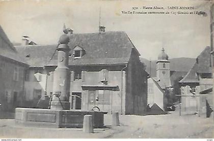 CPA Saint-Amarin vieille Fontaine surmontée du Coq Gaulois et l'eglise