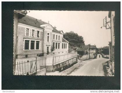 CPSM - Saint Chef (38) - Le Groupe scolaire ( école COMBIER CIM format CPA)