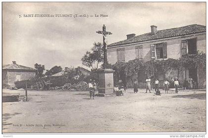 SAINT-ETIENNE-DE-TULMONT - La  Place