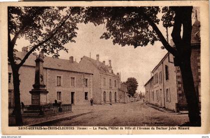 CPA Saint-Gervais-les-Trois-Clochers - La Poste, l'Hotel de Ville (111763)