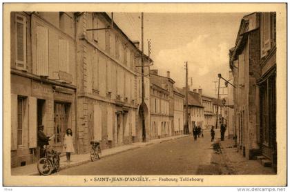 17 - SAINT-JEAN-D'ANGELY -