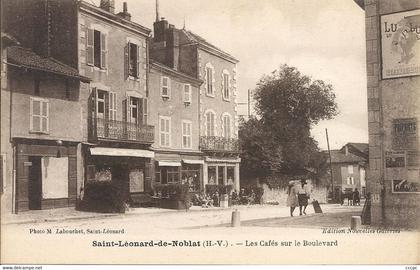 CPA Saint-Léonard-de-Noblat Les Cafés sur le Boulevard