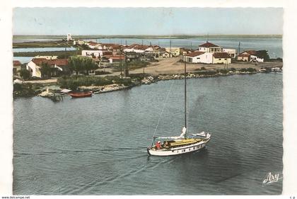 Port Saint Louis du Rhône - Le  Canal et la Plage -   CPSM°