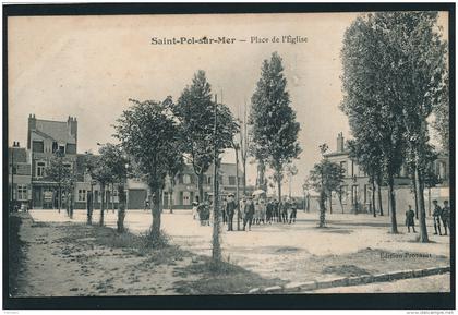 SAINT POL SUR MER - Place de l'Église