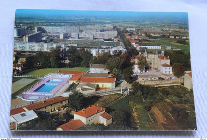 Cpm, Saint Priest, vue aérienne, à droite le château, à gauche la piscine, Rhône 69