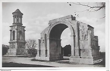 CPSM Saint-Rémy-de-Provence Les Antiques - Monuments Romains