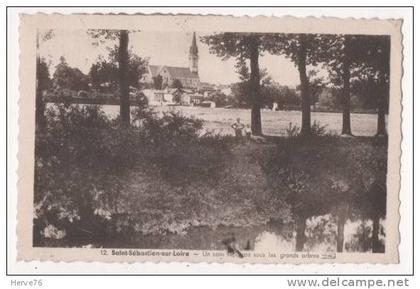 SAINT SEBASTIEN SUR LOIRE - un coin réparant sous les grands arbres