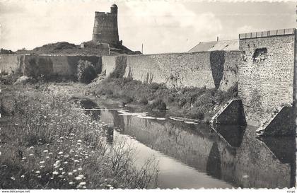 CPSM Saint-Vaast-la-Hougue Le Fort de la Hougue