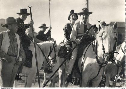 CPSM Saintes-Maries de la Mer Guardians de Camargue