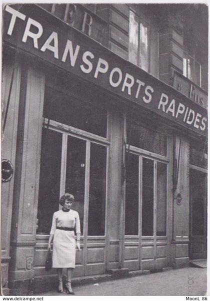 49 - SAUMUR - SOCIETE DE TRANSPORTS RAPIDES - Façade des TRANSPORTS RAPIDES avec la secrétaire