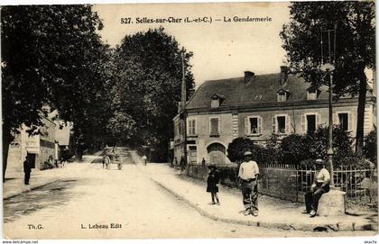 CPA SELLES-sur-CHER (L.-et-C.) - La Gendarmerie (208961)