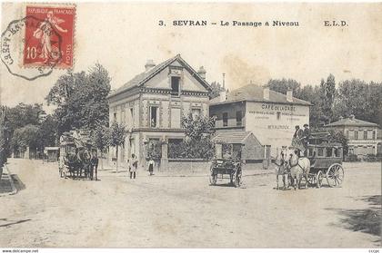 CPA Sevran Le Passage à Niveau