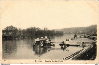 CPA SEVRES Ponton du Bas-Sevres (1322306)