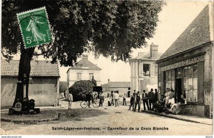 CPA St-LEGER-en-YVELINES - Carrefour de la Croix Blanche (246362)