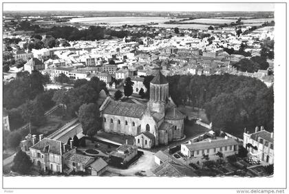 SURGERES - L'Eglise et la Tour