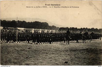 CPA Militaire Toul - Revue du 14 Juillet á Toul (90340)