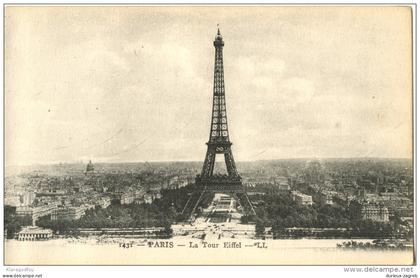 La Tour Eiffel postcard not travelled bb